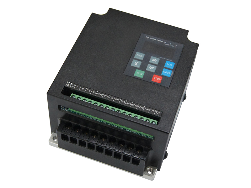 DFL500D通用變頻器，小體變頻器，變頻調(diào)速器，變頻器生產(chǎn)廠(chǎng)家